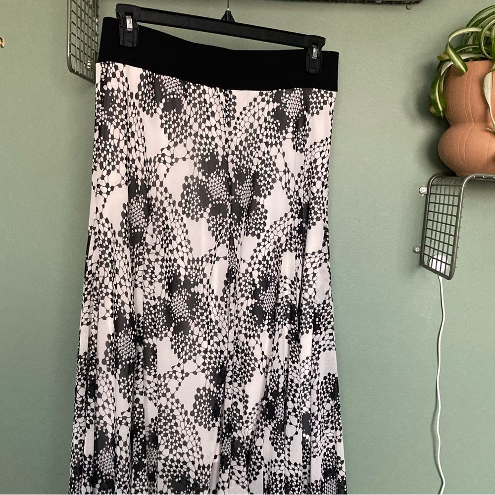Elegant Black and White Patterned Skirt